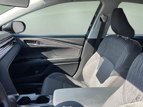 Used 2025 Toyota Camry LE w/ Convenience Package image 12
