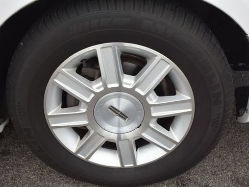 Used 2008 Lincoln Town Car Executive RWD image 45