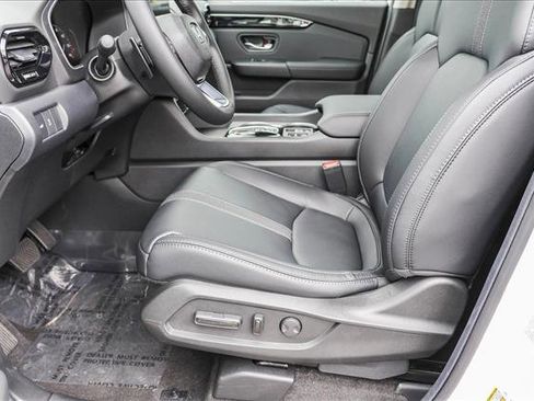 New 2025 Honda Pilot Touring image 10