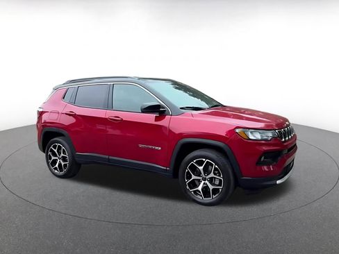 Used 2025 Jeep Compass Limited AWD/4WD image 2