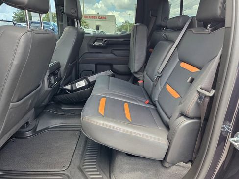 Used 2023 GMC Sierra 1500 AT4 w/ Technology Package AWD/4WD image 9