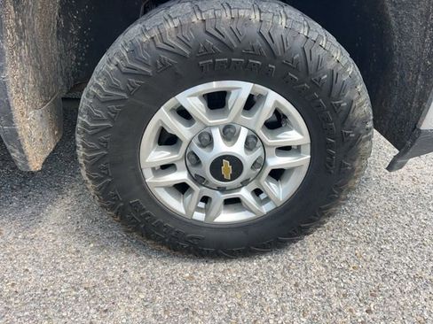 Used 2024 Chevrolet Silverado 2500 LT w/ Convenience Package image 23