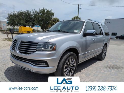 Used 2017 Lincoln Navigator Select RWD image 6