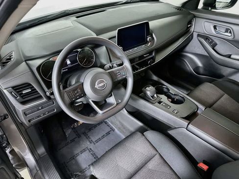 Used 2024 Nissan Rogue SV FWD image 2