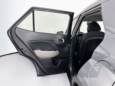 Used 2025 Hyundai Venue SEL image 26