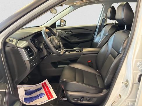 Used 2024 Nissan Rogue SV w/ SV Premium Package AWD/4WD image 10