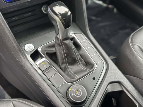 Used 2022 Volkswagen Tiguan SE image 13