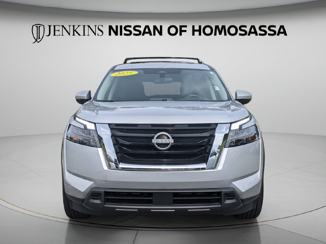 Used 2025 Nissan Pathfinder SV w/ SV Premium Package FWD image 14