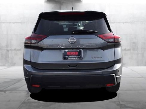 Used 2024 Nissan Rogue SV image 6