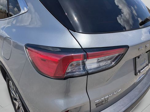 Used 2021 Ford Escape Titanium FWD image 13