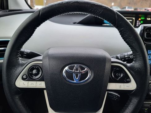 Used 2017 Toyota Prius Three image 18