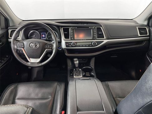 Used 2019 Toyota Highlander Limited Platinum AWD/4WD image 32
