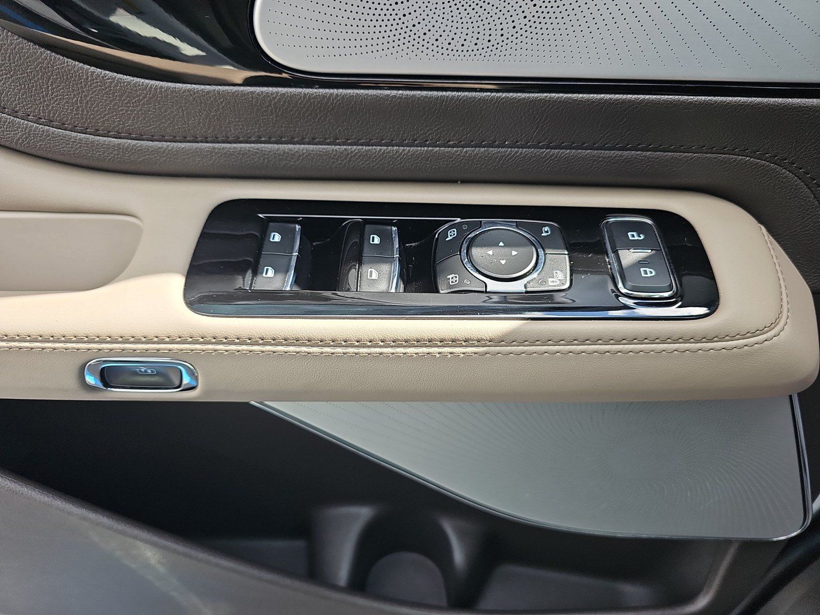 Used 2022 Lincoln Aviator Reserve w/ Equipment Group 201A AWD/4WD image 24