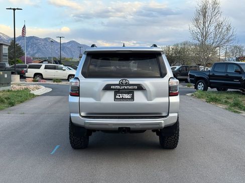 Used 2021 Toyota 4Runner TRD Off-Road image 11