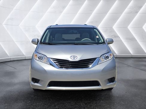 Used 2013 Toyota Sienna LE FWD image 7