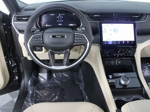 New 2025 Jeep Grand Cherokee L Limited image 11
