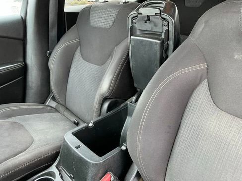 Used 2015 Jeep Cherokee Latitude w/ Comfort/Convenience Group image 31