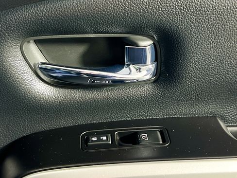 Used 2018 Nissan Titan PRO-4X w/ Pro-4x Convenience Package image 32