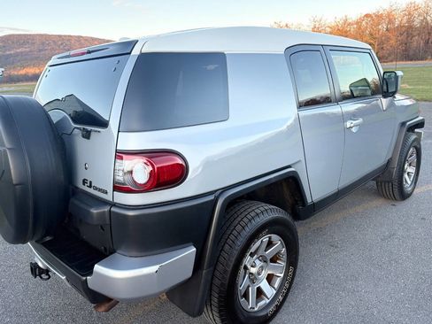 Used 2014 Toyota FJ Cruiser 4WD image 16