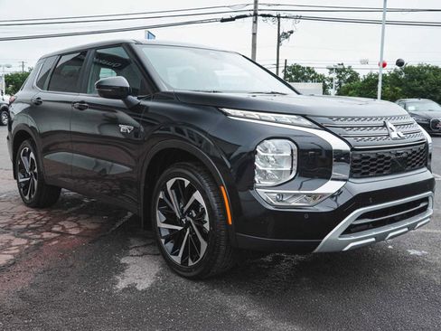 New 2025 Mitsubishi Outlander SE image 3