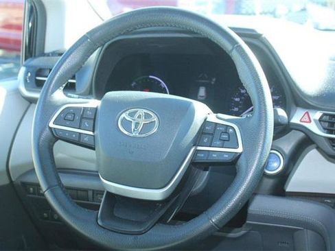 Certified 2023 Toyota Sienna XLE image 12