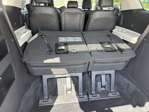 Used 2024 Kia Carnival LX FWD image 28