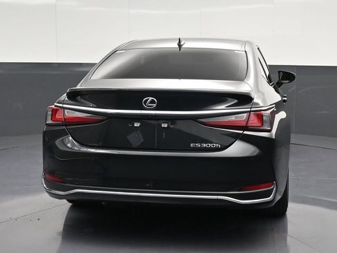 Used 2025 Lexus ES 300h w/ Premium Package FWD image 2
