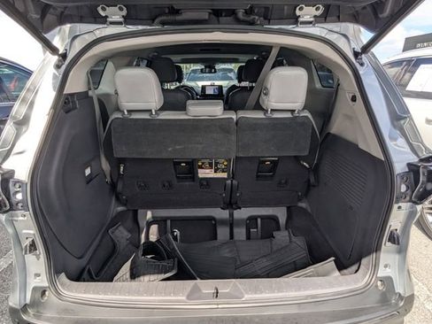 Used 2021 Toyota Sienna XLE w/ XLE Plus Package FWD image 10
