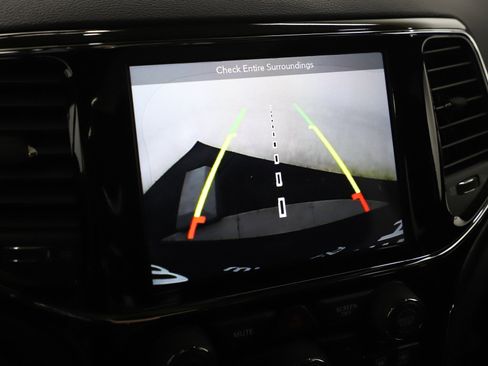 Used 2019 Jeep Grand Cherokee Altitude image 22