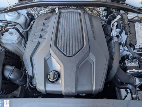 Certified 2025 Porsche Macan AWD/4WD image 29