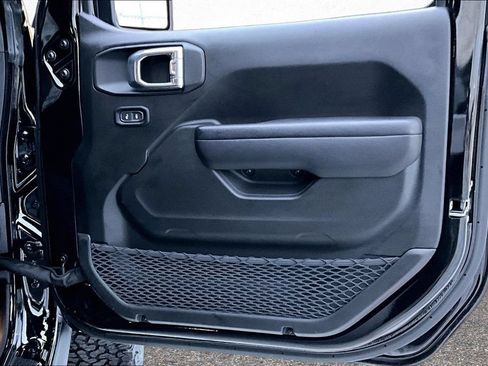 Used 2024 Jeep Wrangler Unlimited Rubicon AWD/4WD image 29