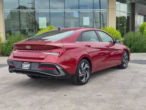 Certified 2025 Hyundai Elantra Limited FWD image 4