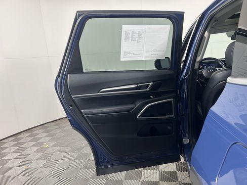 Certified 2025 Kia Telluride S image 37