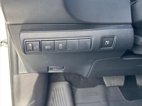 Used 2024 Toyota Corolla SE w/ SE Package image 18