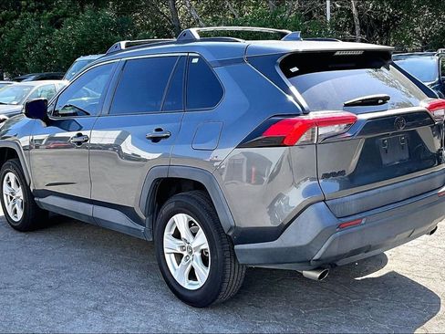 Used 2020 Toyota RAV4 XLE w/ Carpet Mat Package FWD image 6