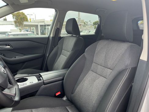 Used 2025 Nissan Rogue SV FWD image 29