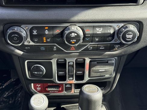 Used 2024 Jeep Wrangler Willys image 5