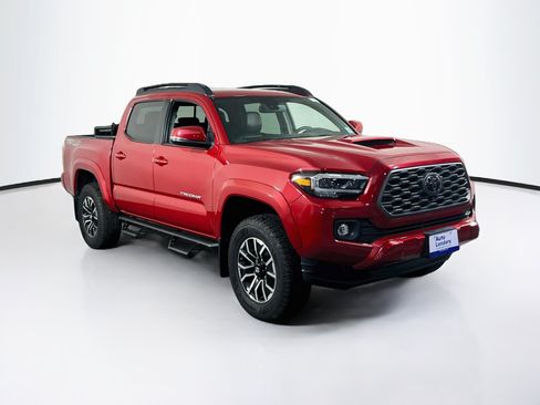Used 2021 Toyota Tacoma TRD Sport w/ TRD Premium Sport Package AWD/4WD image 3