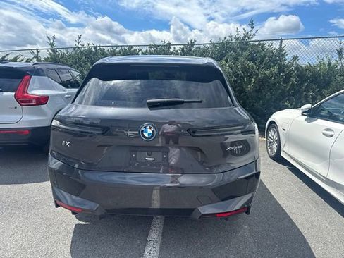 Used 2024 BMW iX xDrive50 w/ Premium Package AWD/4WD image 6