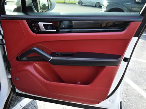 Used 2019 Porsche Cayenne AWD/4WD image 39
