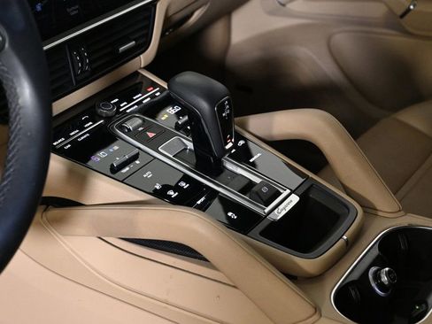 Used 2023 Porsche Cayenne Platinum Edition image 26