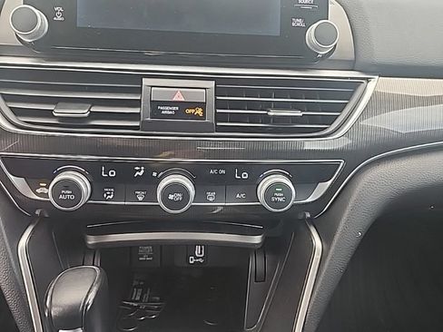 Used 2018 Honda Accord Sport image 4