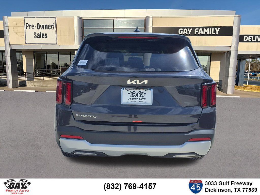 Certified 2026 Kia Sorento LX FWD image 15