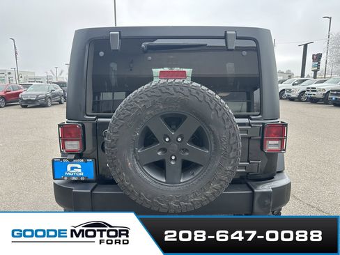 Used 2014 Jeep Wrangler Unlimited Sport w/ Dual Top Group image 9