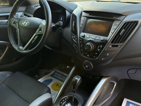 Used 2016 Hyundai Veloster Turbo FWD image 18