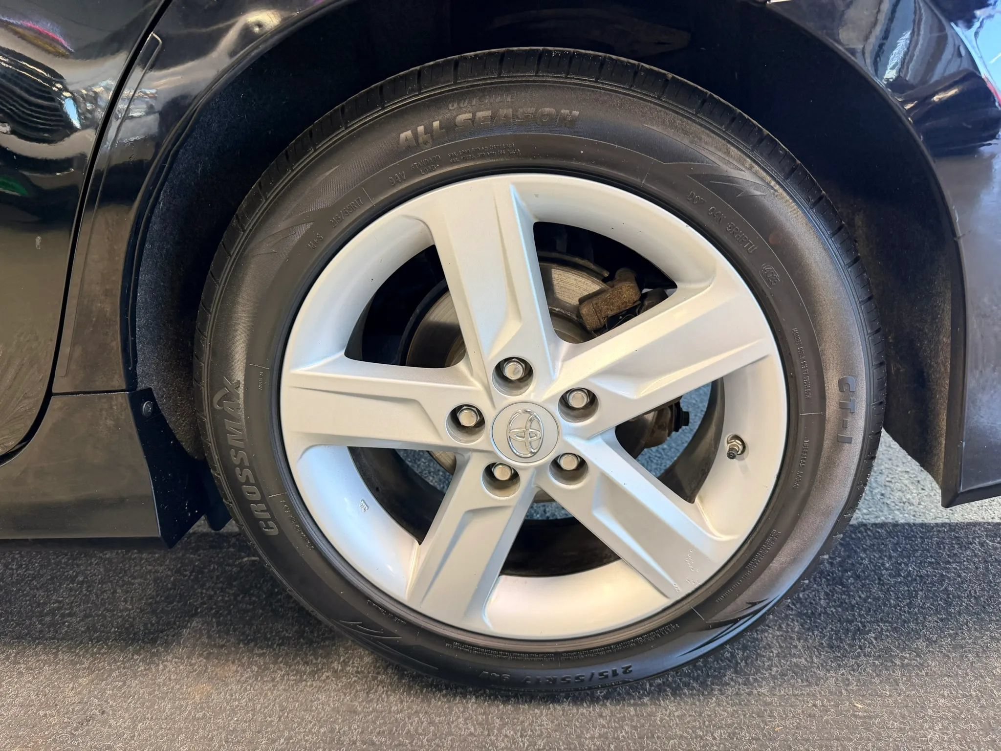Used 2014 Toyota Camry SE FWD image 17