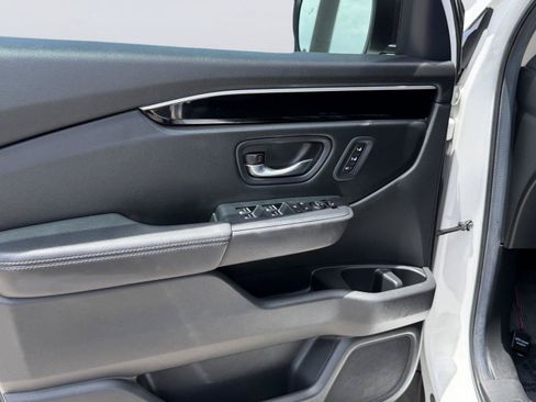 Used 2025 Honda Pilot EX-L image 13