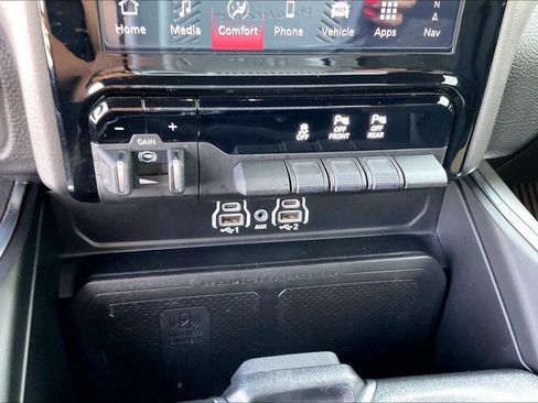 Used 2025 RAM 1500 Big Horn AWD/4WD image 34