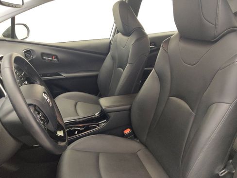 Used 2022 Toyota Prius XLE image 17