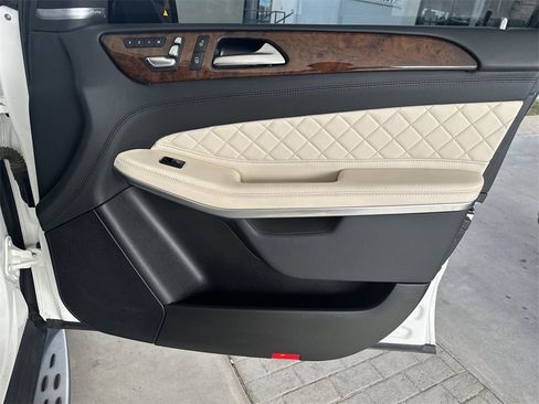 Used 2019 Mercedes-Benz GLS 550 4MATIC image 37